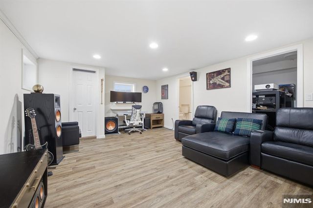 364 Clinton Avenue, Tenafly, NJ 07670