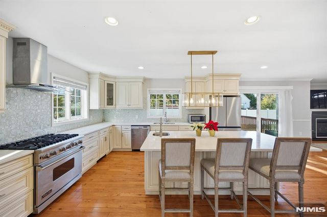 364 Clinton Avenue, Tenafly, NJ 07670