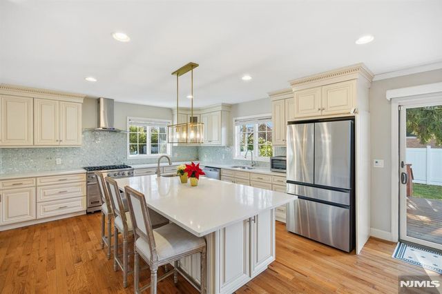 364 Clinton Avenue, Tenafly, NJ 07670