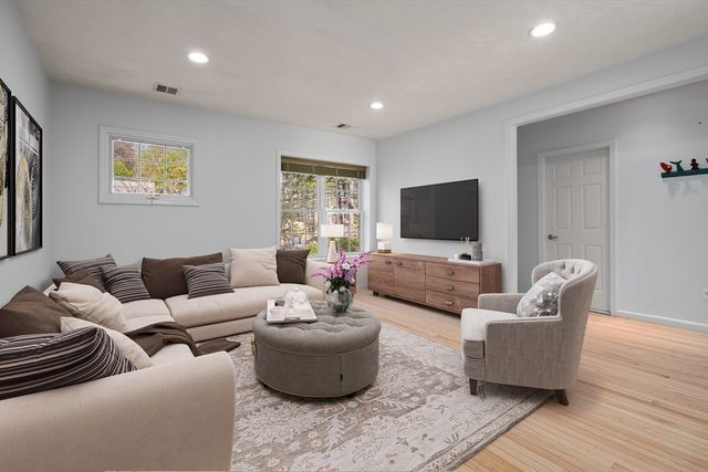 19 Dunstan St 19, Newton, MA 02465