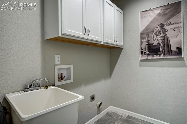 40 E Lyons Drive, Pueblo, CO 81007