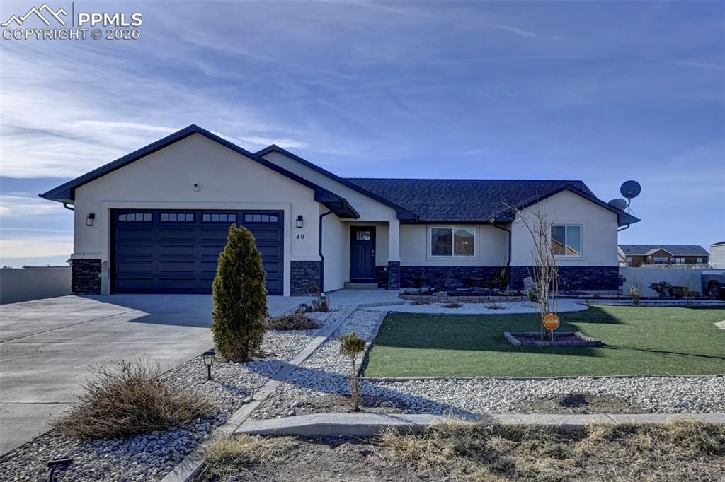 40 E Lyons Drive, Pueblo, CO 81007