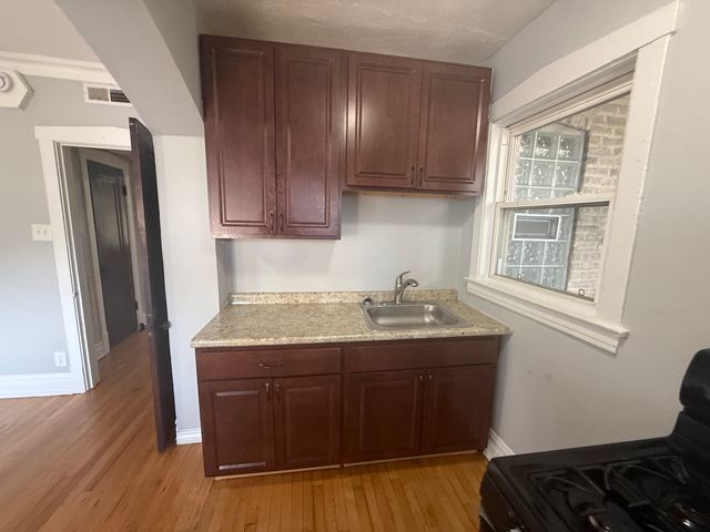 5103 W 21st Street 10, Cicero, IL 60804