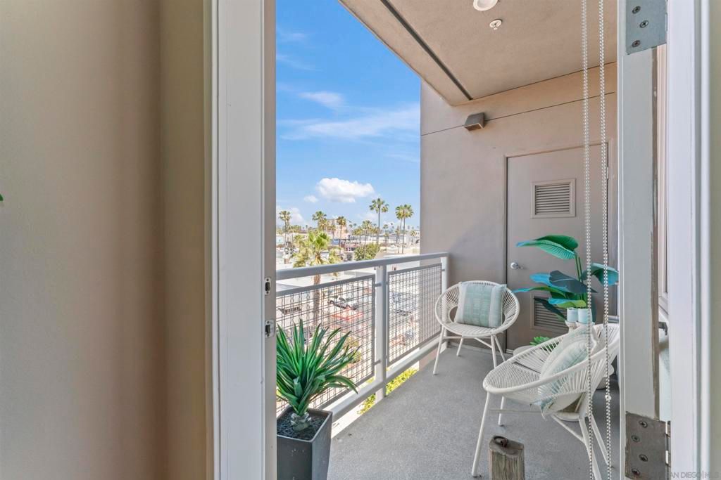 Image 12 of property listing at 355 N Cleveland Street, Oceanside, CA 92056