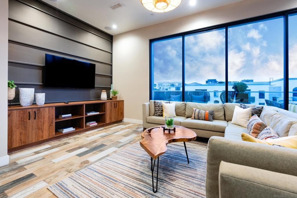 Image 14 of property listing at 355 N Cleveland Street, Oceanside, CA 92056