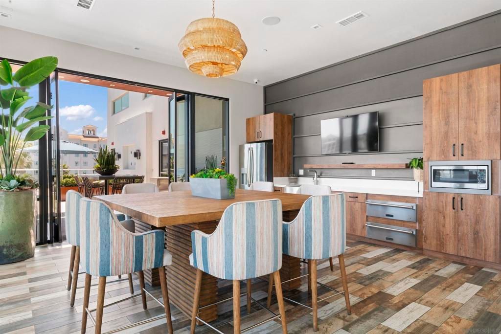 Image 16 of property listing at 355 N Cleveland Street, Oceanside, CA 92056