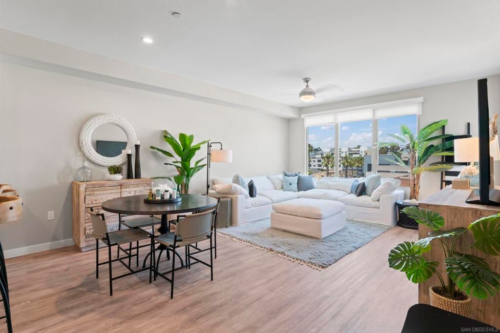 Image 5 of property listing at 355 N Cleveland Street, Oceanside, CA 92056