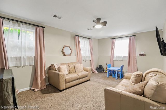 152 Schram Court, Orion Charter Township, MI 48362