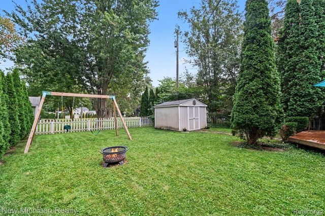 152 Schram Court, Orion Charter Township, MI 48362