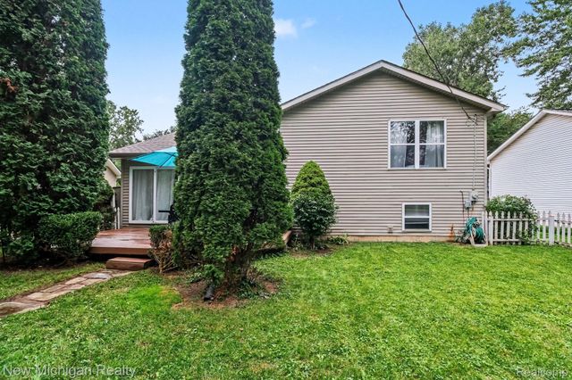 152 Schram Court, Orion Charter Township, MI 48362