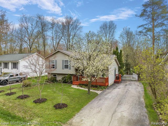152 Schram Court, Orion Charter Township, MI 48362