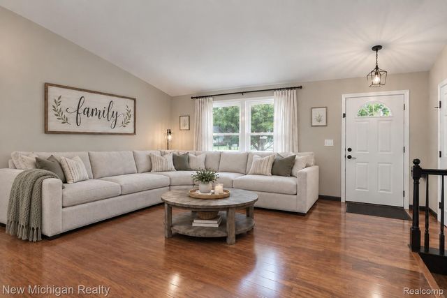 152 Schram Court, Orion Charter Township, MI 48362