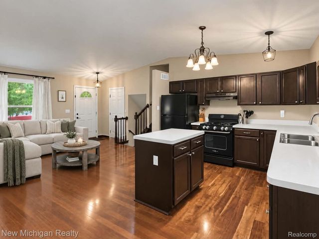 152 Schram Court, Orion Charter Township, MI 48362