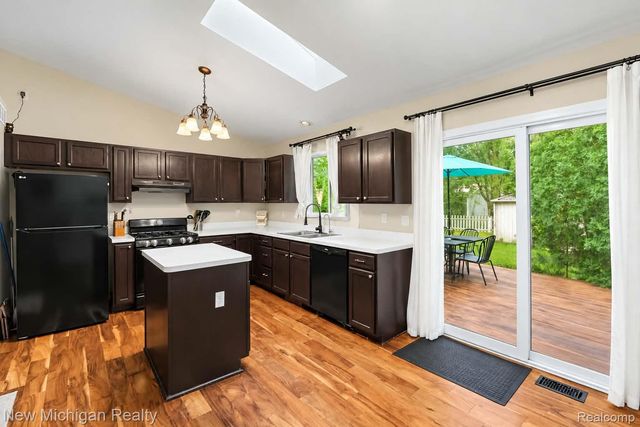 152 Schram Court, Orion Charter Township, MI 48362