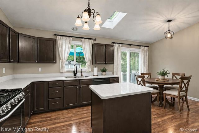 152 Schram Court, Orion Charter Township, MI 48362