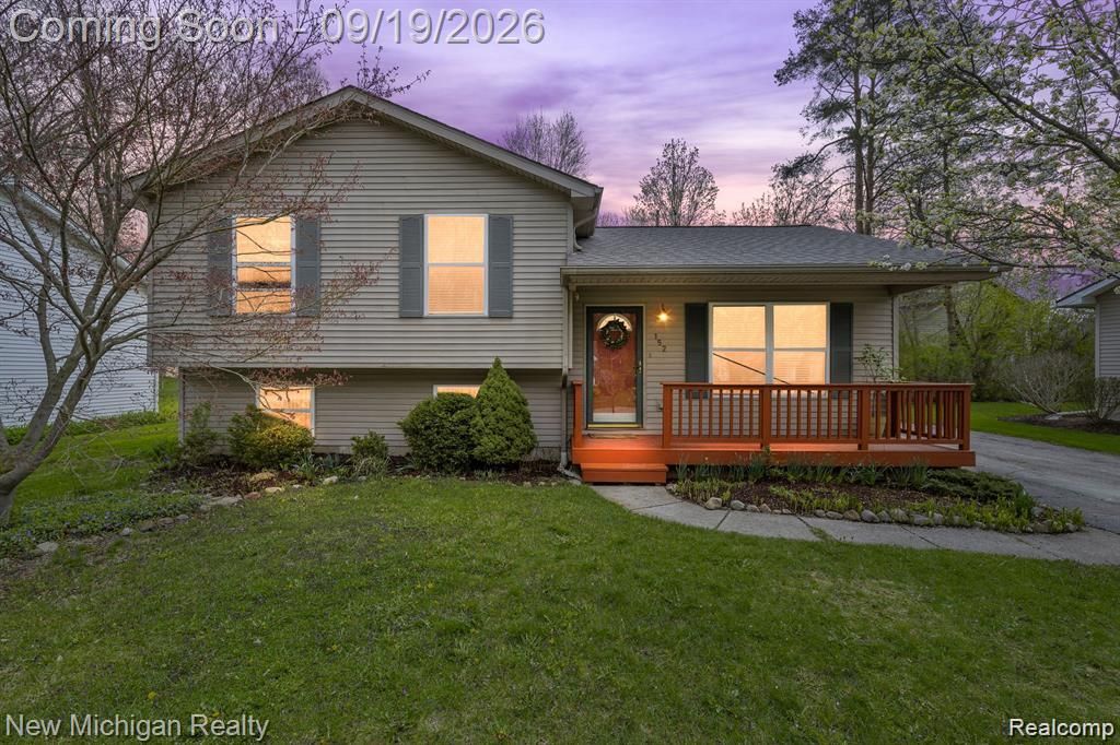 152 Schram Court, Orion Charter Township, MI 48362