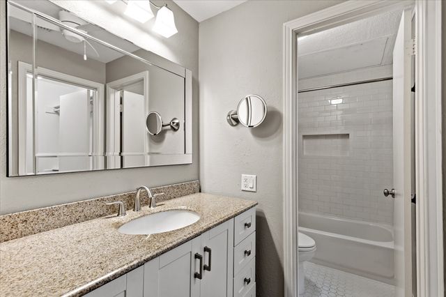 4403 Bellaire Drive S 224S, Fort Worth, TX 76109