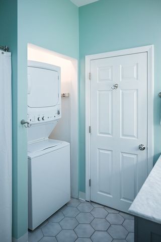 23 Chestnut St 5, Chelsea, MA 02150