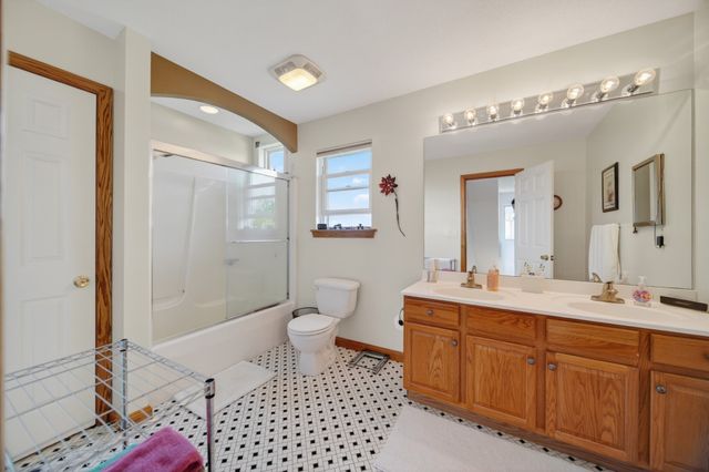 8722 VALLEY VIEW Circle, Erie, PA 16509
