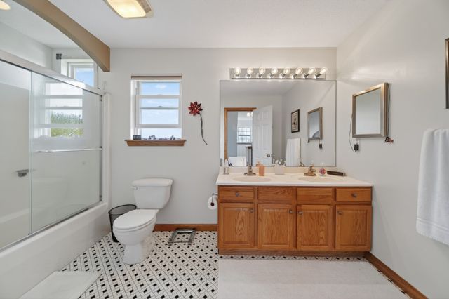 8722 VALLEY VIEW Circle, Erie, PA 16509