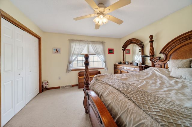 8722 VALLEY VIEW Circle, Erie, PA 16509