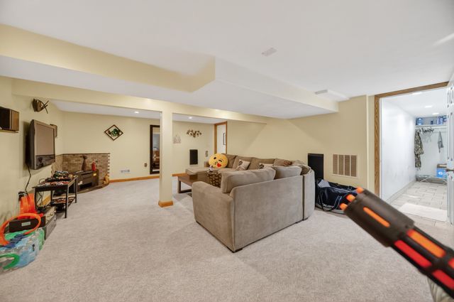 8722 VALLEY VIEW Circle, Erie, PA 16509