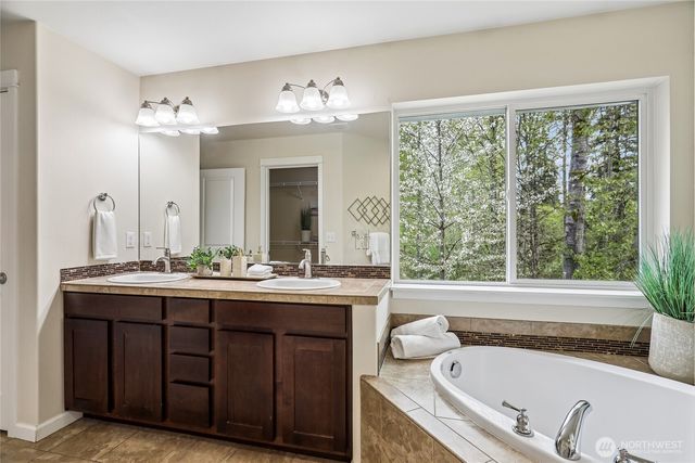 11902 59th Avenue E, Puyallup, WA 98373