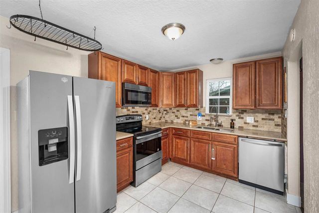 5322 NW Ash Ave, Lawton, OK 73505