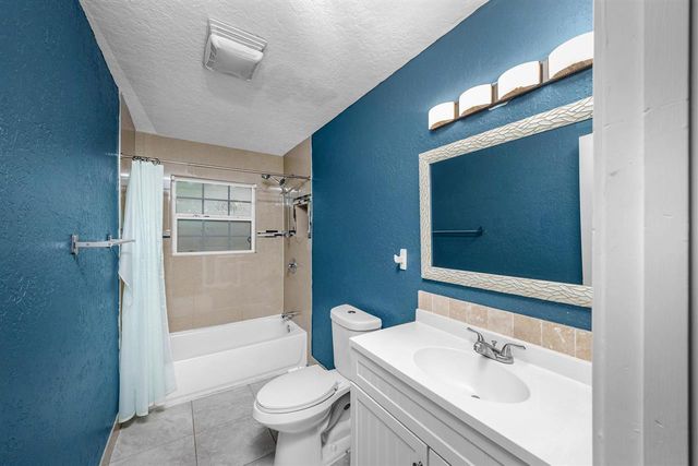 5322 NW Ash Ave, Lawton, OK 73505