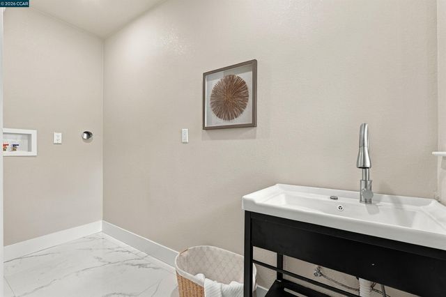 3306 Jordan Rd, Oakland, CA 94602