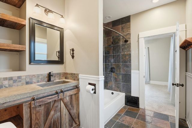 1028 E Courtland Ave, Spokane, WA 99207