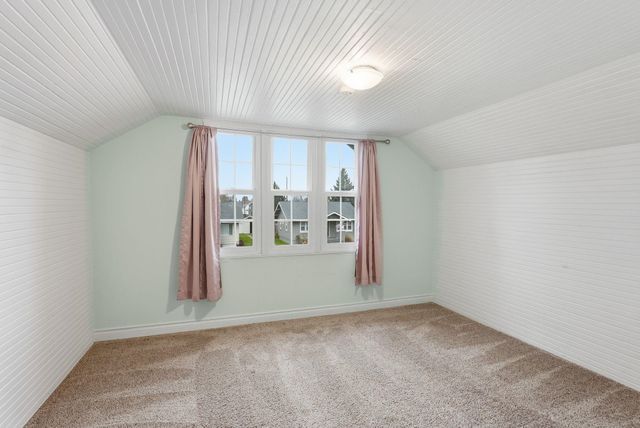 1028 E Courtland Ave, Spokane, WA 99207