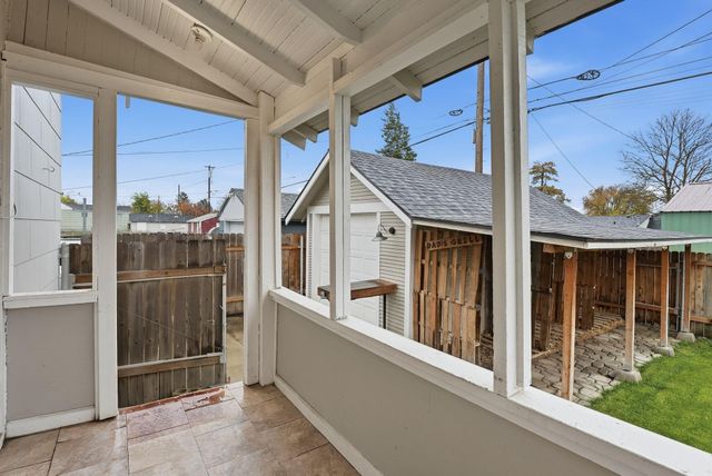 1028 E Courtland Ave, Spokane, WA 99207