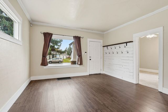 1028 E Courtland Ave, Spokane, WA 99207