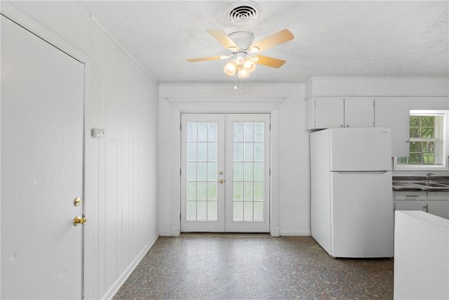 1714 East Wm J Bryan Parkway, Bryan, TX 77803