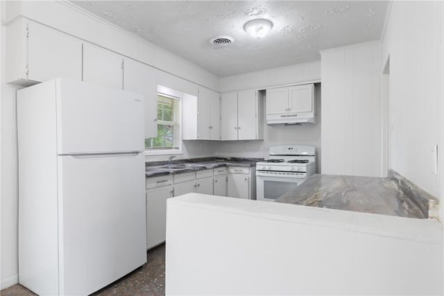 1714 East Wm J Bryan Parkway, Bryan, TX 77803