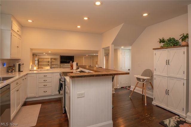 2412 University Avenue NW, Canton, OH 44709