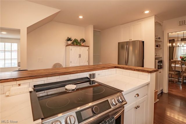 2412 University Avenue NW, Canton, OH 44709