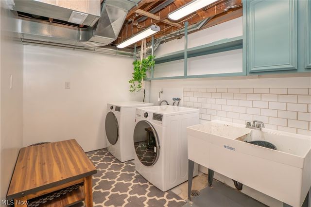 2412 University Avenue NW, Canton, OH 44709