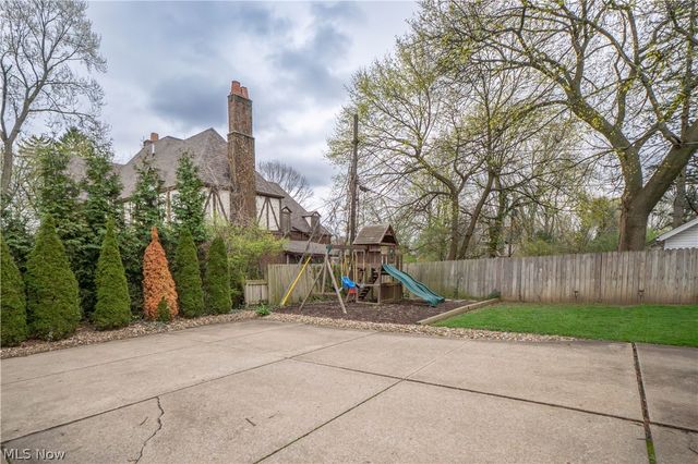 2412 University Avenue NW, Canton, OH 44709