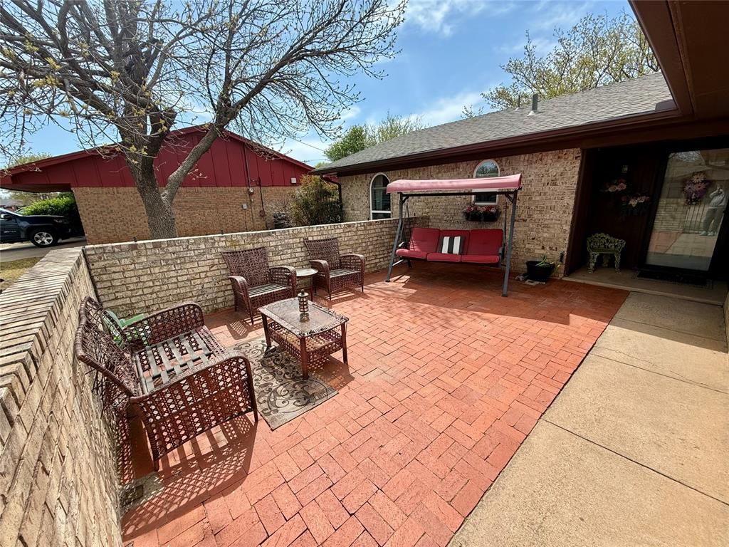 2421 Cherokee Strip, Altus, OK 73521