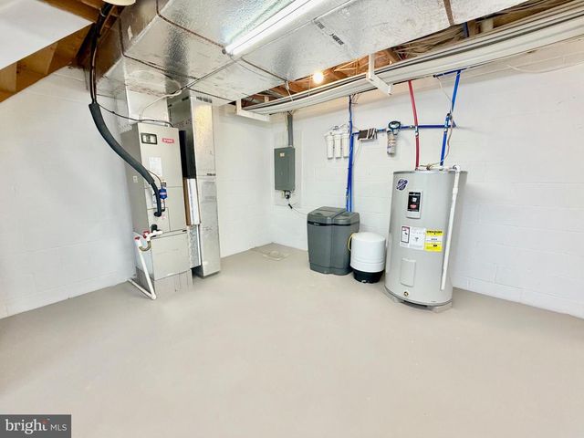 112 CHUKAR CT, Lititz, PA 17543