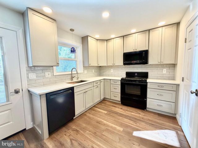 112 CHUKAR CT, Lititz, PA 17543