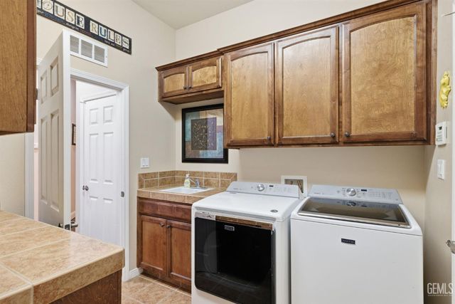 1905 Ordsall Street, Bakersfield, CA 93311