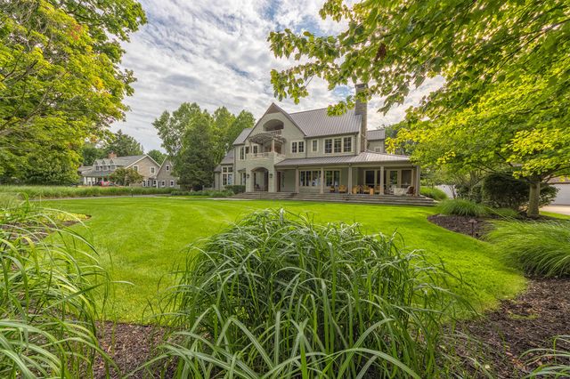 2975 Lakeshore Drive, Fennville, MI 49408