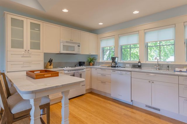 2975 Lakeshore Drive, Fennville, MI 49408