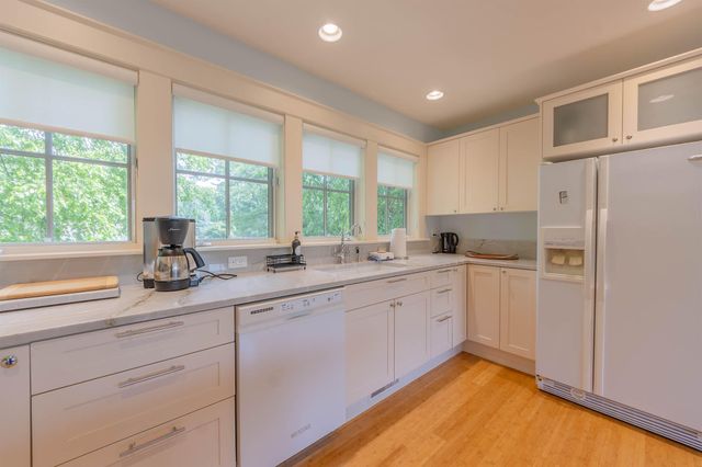 2975 Lakeshore Drive, Fennville, MI 49408