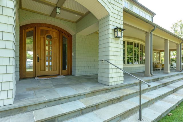2975 Lakeshore Drive, Fennville, MI 49408