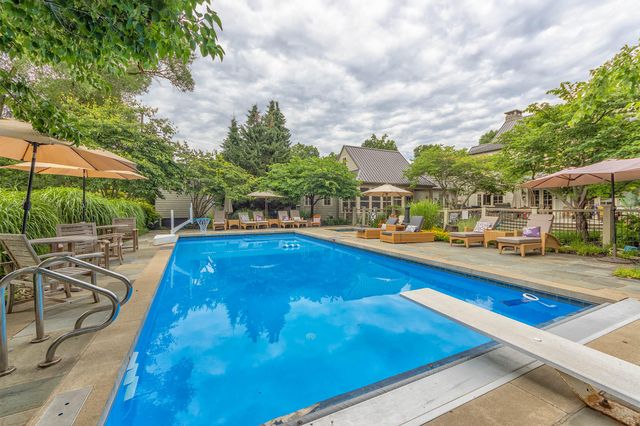 2975 Lakeshore Drive, Fennville, MI 49408