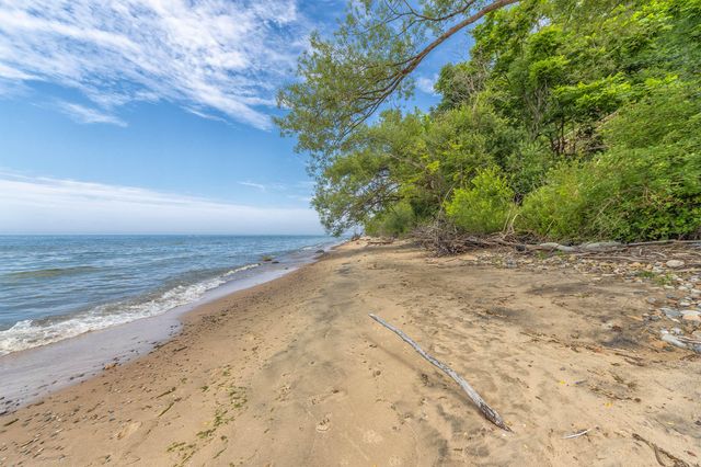 2975 Lakeshore Drive, Fennville, MI 49408